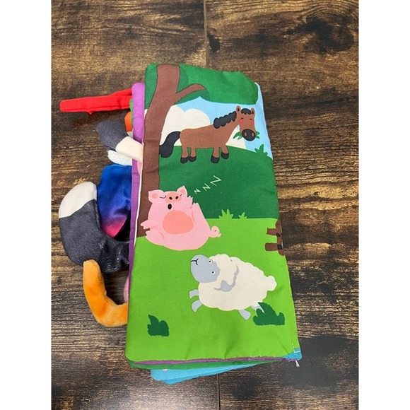 Farm Animals Tails‎ Cloth Crinkle Book - Picture 3 of 4